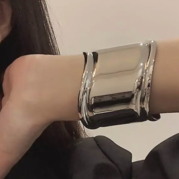 Silver Wide Cuff Bracelet Contemporary Modern Statement Wonder Woman Bone - Picture 3 of 3